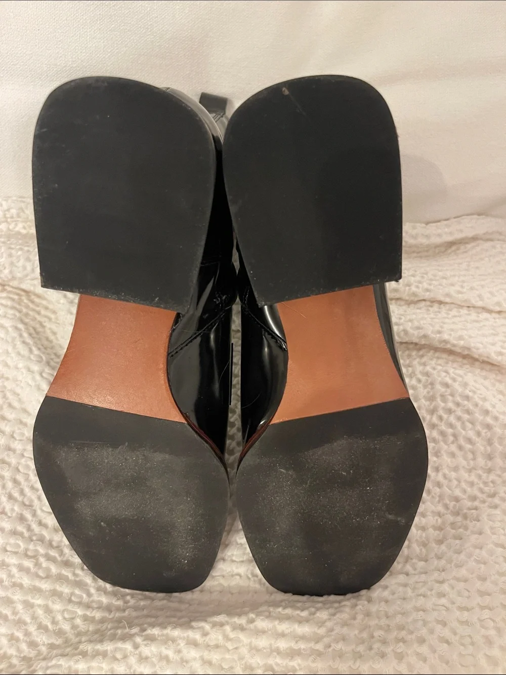 NWT Steve Madden Black Patent Ankle Boots with Gold Chain NWT on box